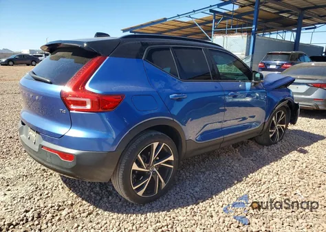 2021 Volvo Xc40 T4 R-Design z USA, uszkodzony, nr VIN YV4AC2HM6M2488151